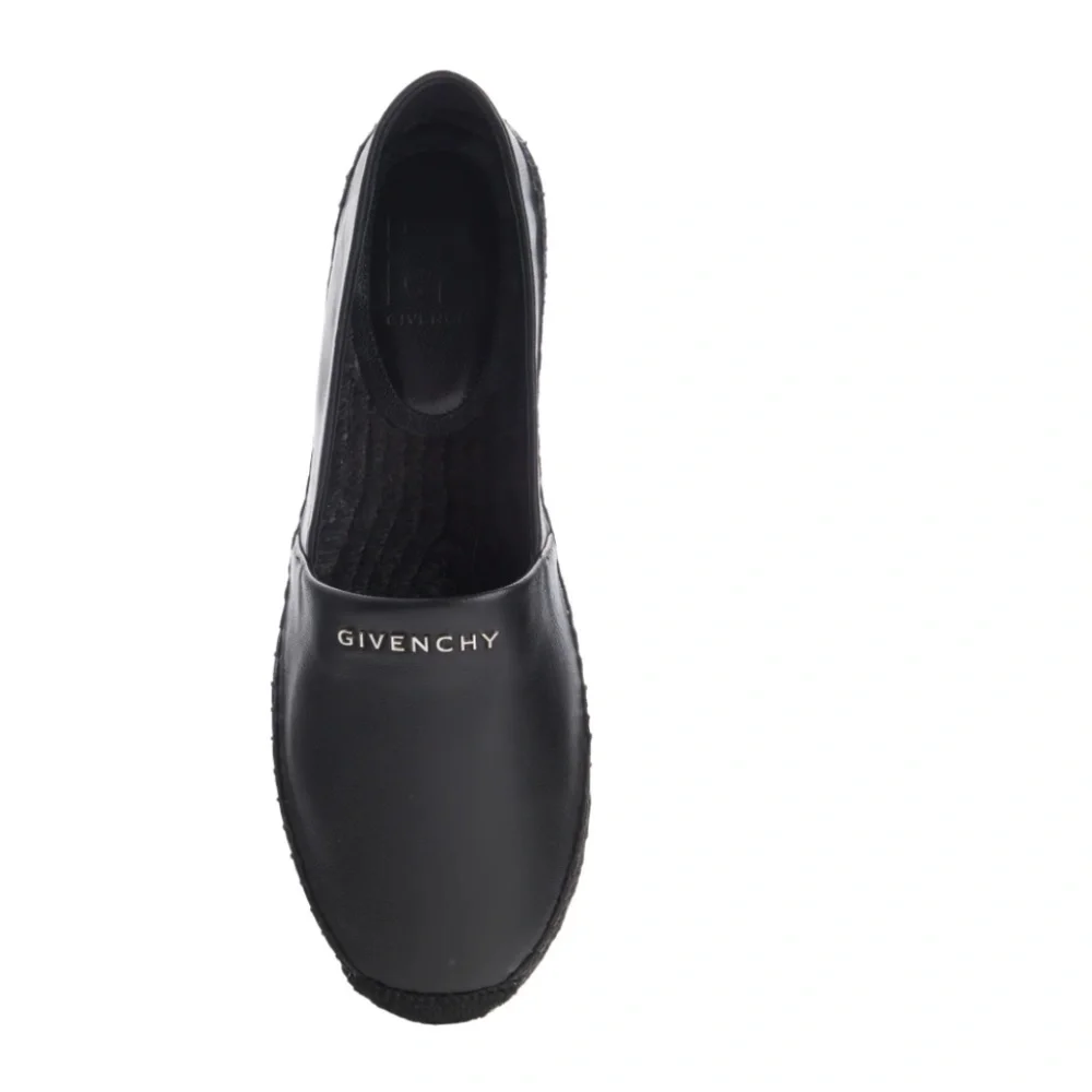 Givenchy details care